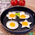 Set de 4 moldes de metal para huevo.